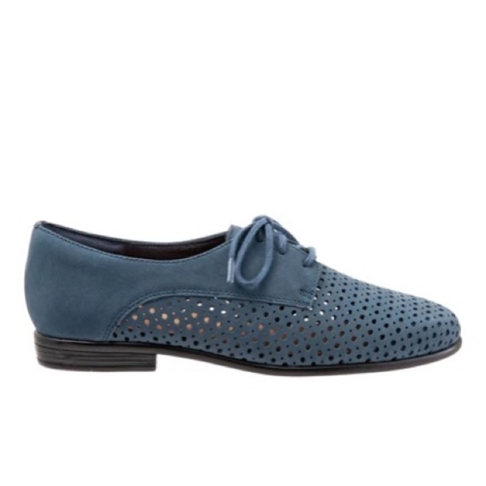 NEW Trotters Lizzie Perf Oxfords 7